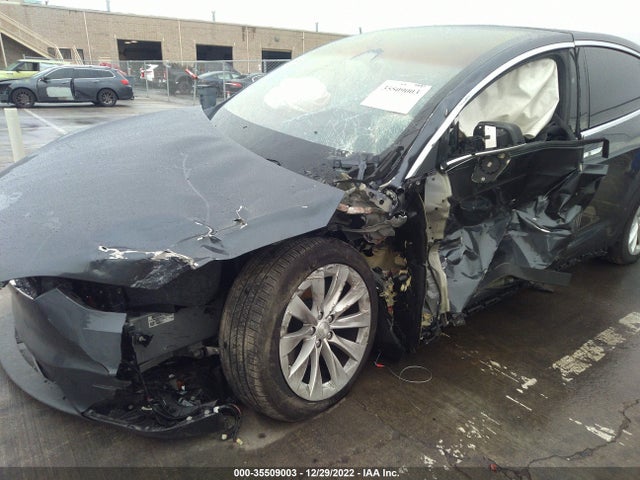 2018 Tesla Model X, VIN: 5YJXCBE23JF103475