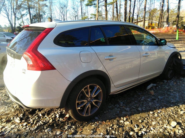 2015 Volvo V60, VIN: YV4612HK4F1000446