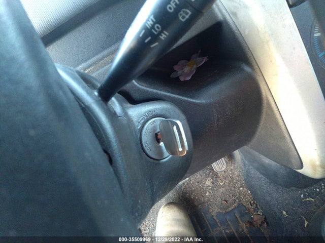 2005 SCION XB VIN: JTLKT324450206760