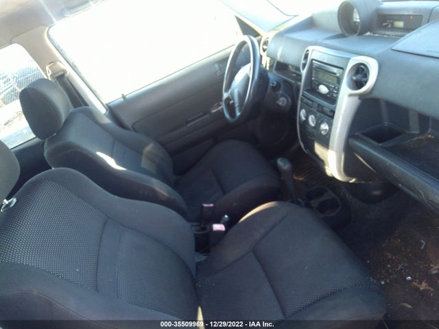 2005 SCION XB VIN: JTLKT324450206760