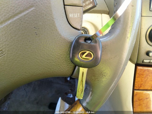 Lexus LS 430 2001 JTHBN30F910023793 Image 3