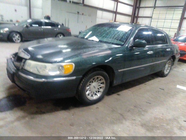 Lincoln Town Car 1999 1LNHM82W5XY619532 Image 2