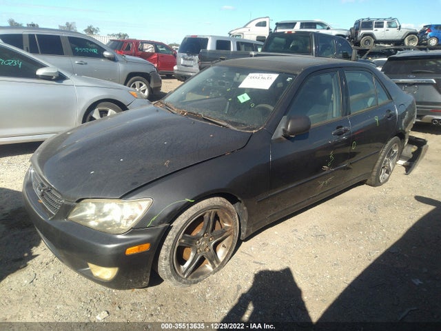 2002 LEXUS IS 300 VIN: JTHBD192720040939