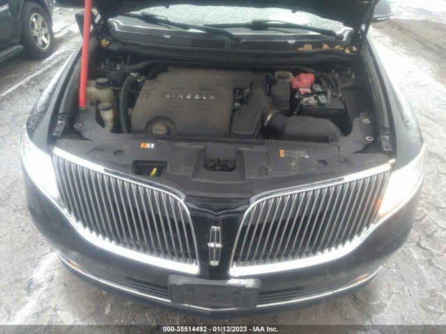 2016 Lincoln MKT, VIN: 2LMHJ5NK2GBL01983