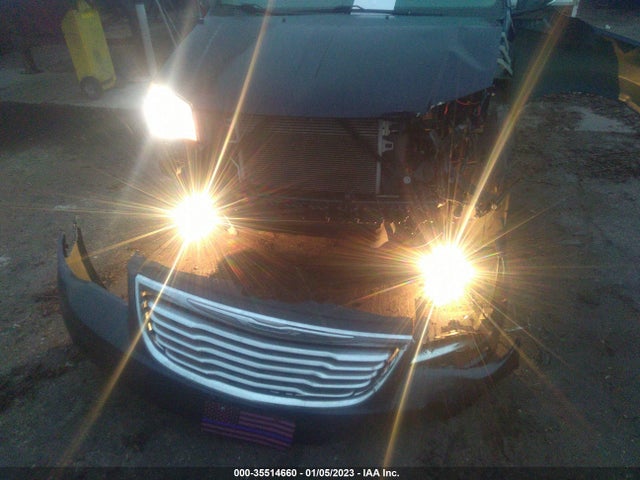 2C4RC1GG9ER100022 Chrysler Town & Country Limited