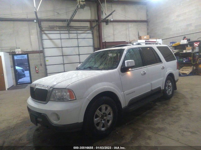 Lincoln Navigator 2004 5LMFU28R74LJ36698 Image 2