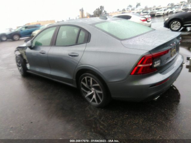 7JRA22TK8KG009886 Volvo S60 Momentum
