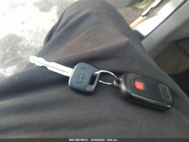 2003 TOYOTA COROLLA CE/LE VIN: JTDBR32E330027870