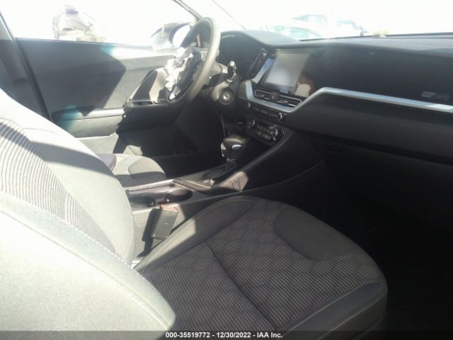 KNDCB3LC6N5519157 KIA NIRO LX