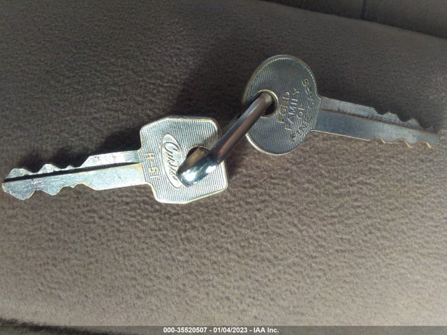 Lincoln Town Car 1983 1LNBP96F7DY602238 Image 3