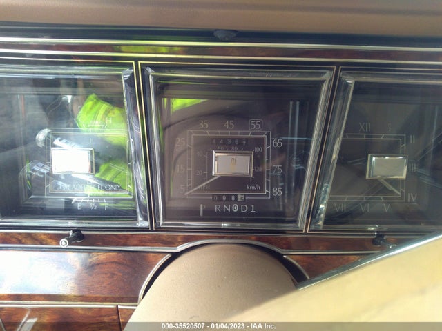 Lincoln Town Car 1983 1LNBP96F7DY602238 Image 8