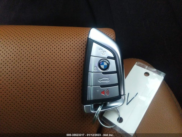 2020 BMW X7, VIN: 5UXCW2C0XL9C68400