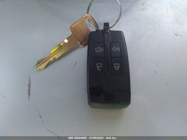Lincoln MKS 2009 1LNHM93R49G625877 Image 3