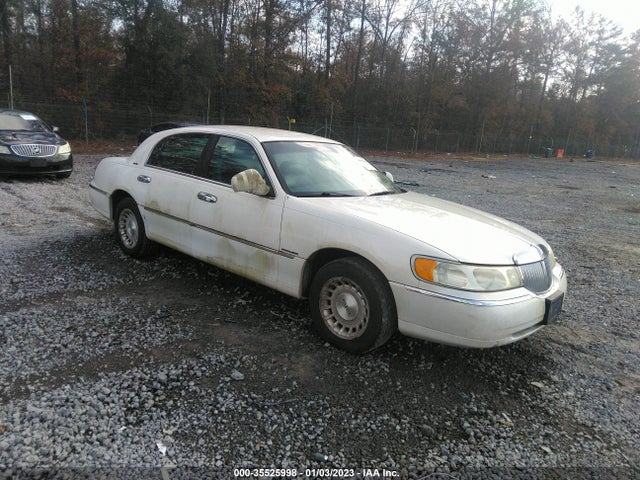 Lincoln Town Car Executive 1999 1LNHM81WXXY641530 главное изображение