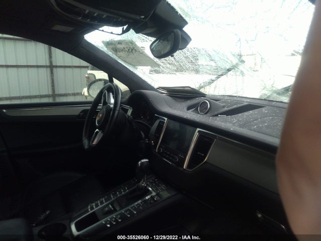 2017 Porsche Macan, VIN: WP1AF2A50HLB60574