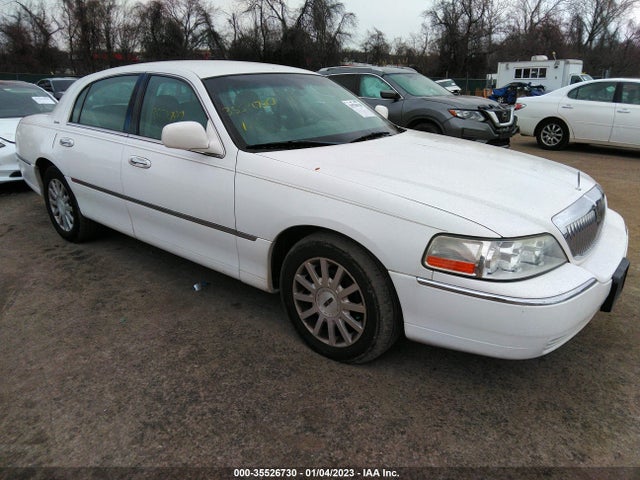 Lincoln Town Car Signature 2007 1LNHM81W17Y628813 головне зображення