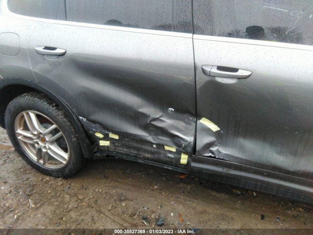 2016 Porsche Cayenne, VIN: WP1AA2A23GKA11472