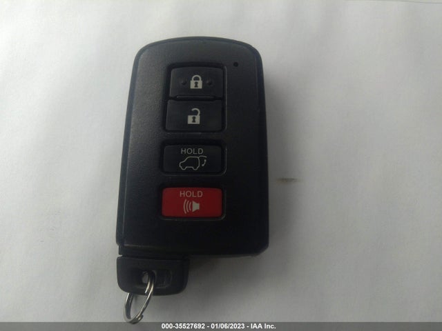 2018 Toyota RAV4, VIN: JTMRJREV2JD176734