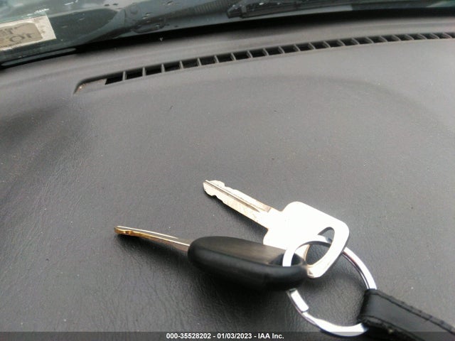 2005 FORD ESCAPE XLS VIN: 1FMYU92Z75DA10401