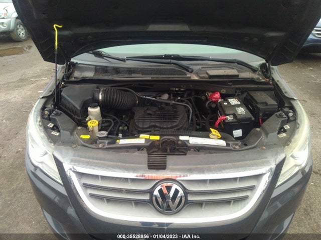 Volkswagen Routan S 2011 2V4RW4DG5BR695496 Image 10