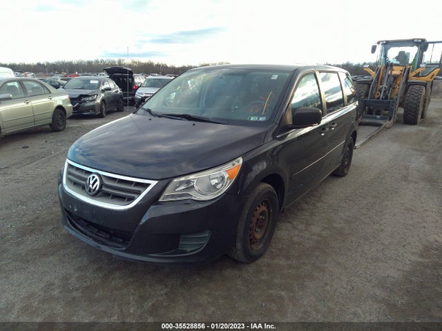 Volkswagen Routan S 2011 2V4RW4DG5BR695496 Image 2