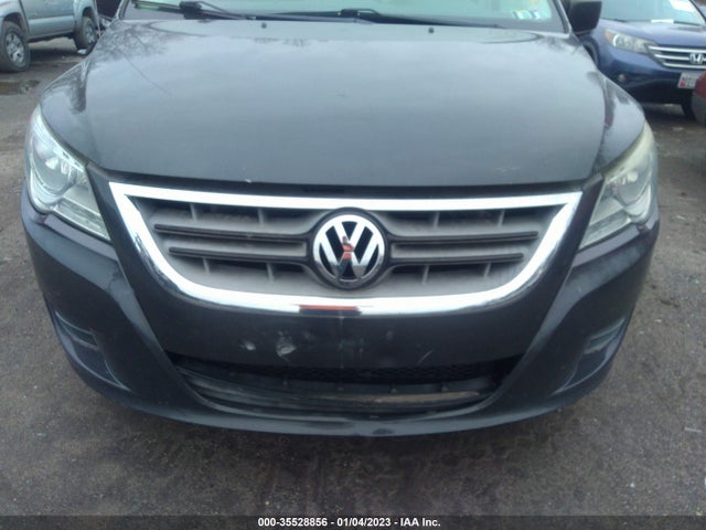 Volkswagen Routan S 2011 2V4RW4DG5BR695496 Image 6