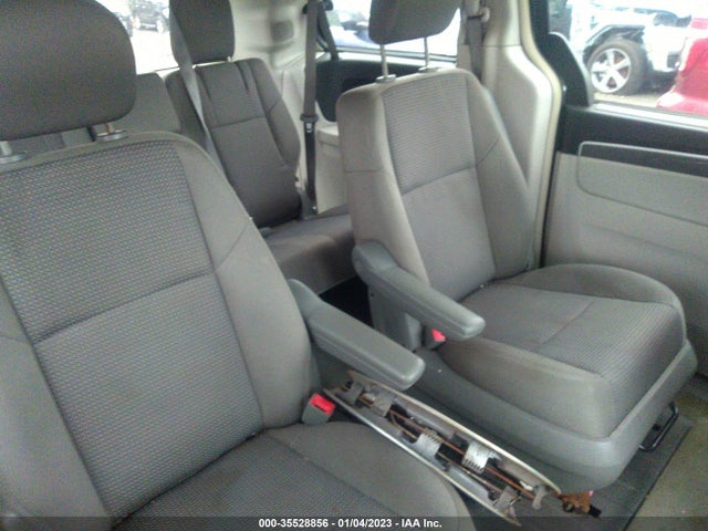 Volkswagen Routan S 2011 2V4RW4DG5BR695496 Image 8