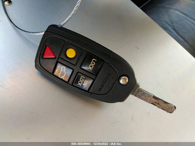 2004 VOLVO V70 VIN: YV1SW59VX42403457