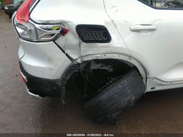 2021 Volvo XC40, VIN: YV4162UK8M2455289