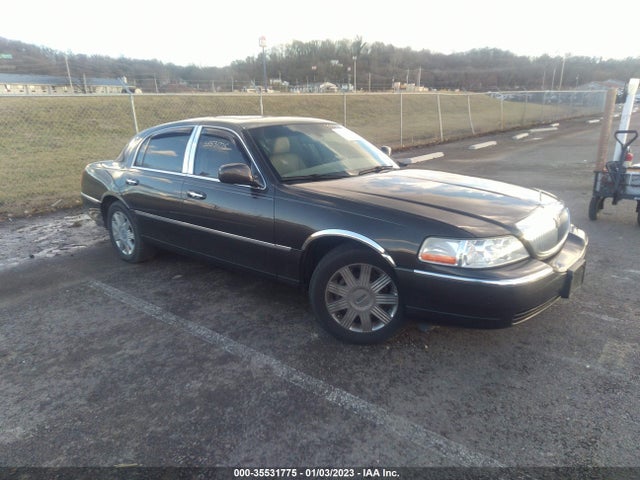 Lincoln Town Car Signature Limited 2005 1LNHM82W35Y620563 main image