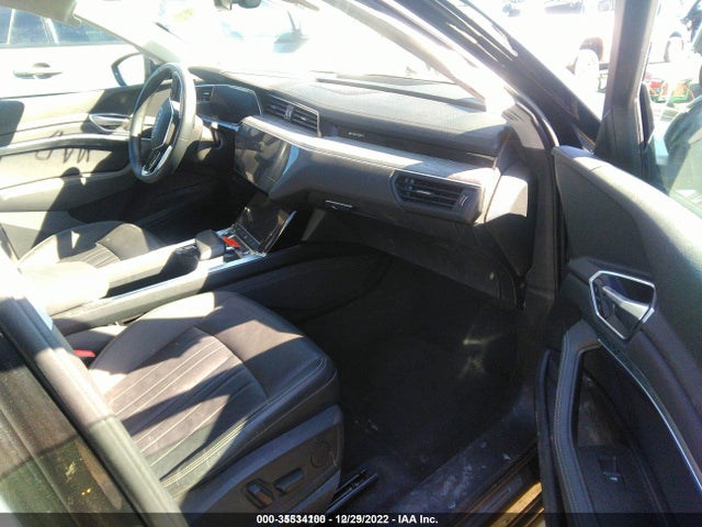 2021 Audi e-tron, VIN: WA11AAGE1MB007164