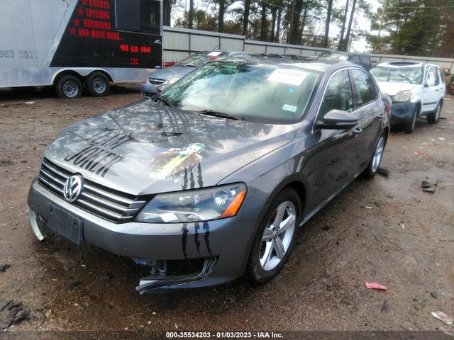 1VWBH7A31CC054555 Volkswagen Passat Se W/sunroof