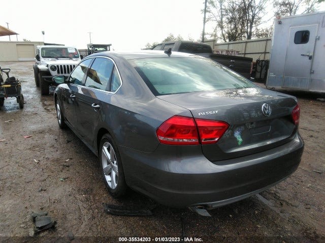 1VWBH7A31CC054555 Volkswagen Passat Se W/sunroof
