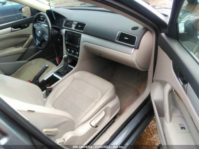 1VWBH7A31CC054555 Volkswagen Passat Se W/sunroof