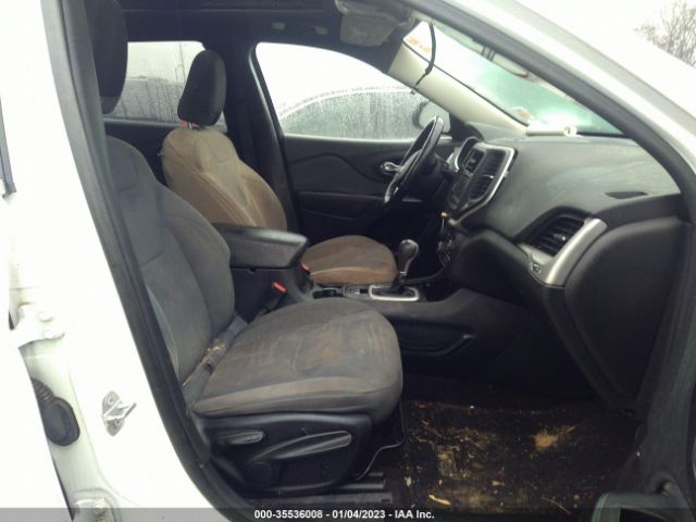 1C4PJLCS0GW216769 Jeep Cherokee Latitude