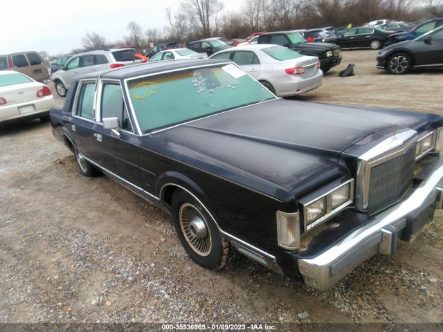 Lincoln Town Car Signature 1988 1LNBM82F8JY788098 головне зображення