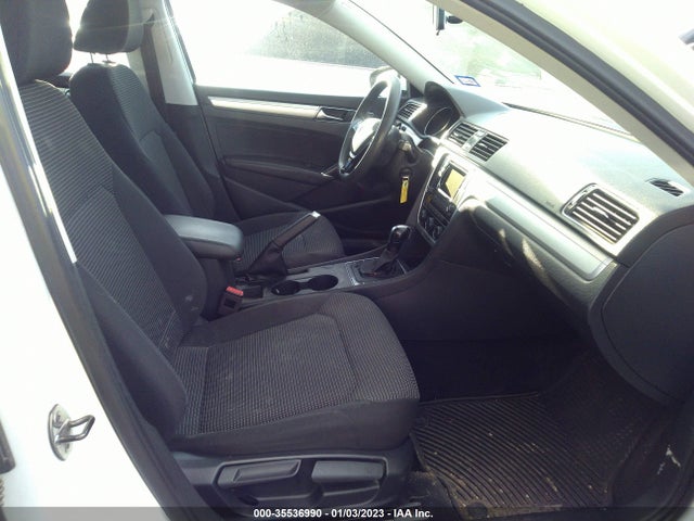 2017 Volkswagen Passat, VIN: 1VWAT7A31HC053374