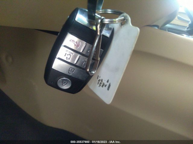 KNDMB5C19H6316308 KIA SEDONA LX