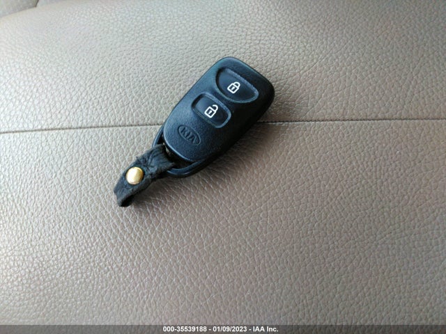 2013 KIA SORENTO LX VIN: 5XYKT4A63DG409183