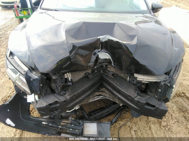 1VWAA7A33JC004947 Volkswagen Passat 2.0t S/r-line