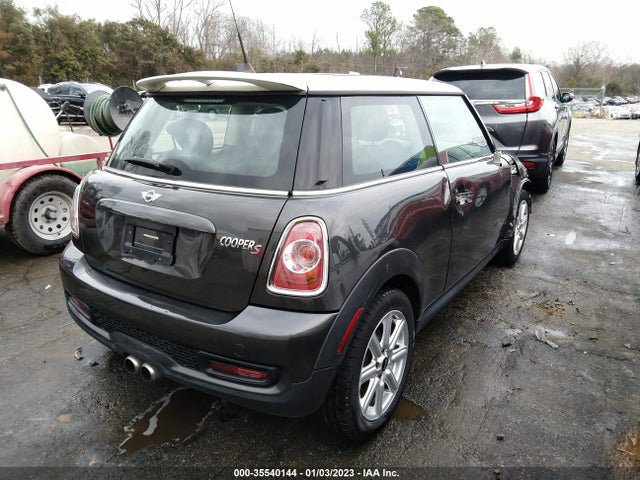 2011 MINI COOPER HARDTOP S VIN: WMWSV3C53BTY15939