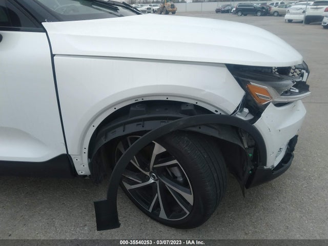 2022 Volvo XC40, VIN: YV4162UM4N2747542