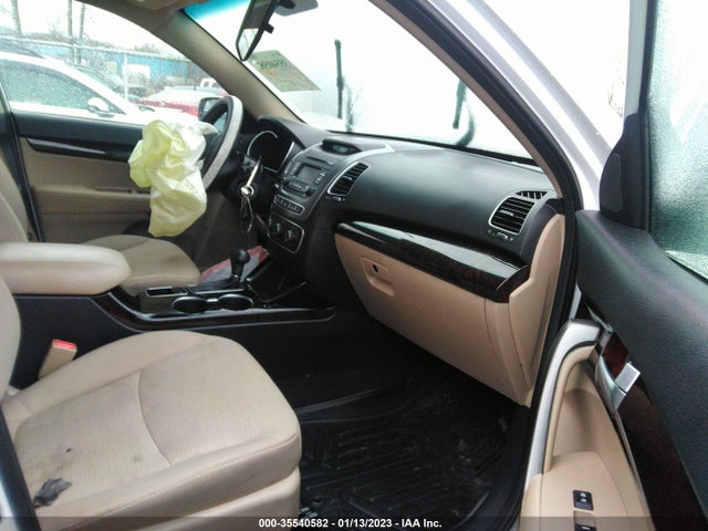2014 KIA SORENTO LX VIN: 5XYKTCA60EG547226