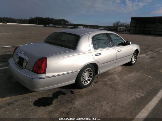 Lincoln Town Car 2000 1LNHM82W8YY914173 Image 5