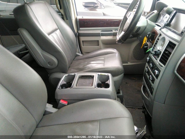 2A4RR5DX8AR129798 Chrysler Town & Country Touring