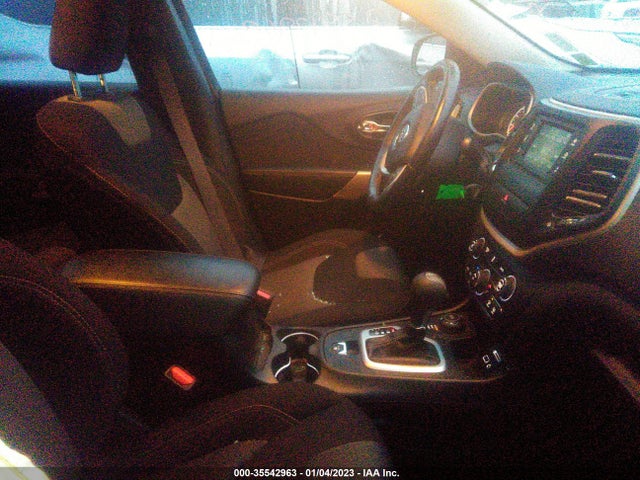 2018 Jeep Cherokee, VIN: 1C4PJMCB4JD502455
