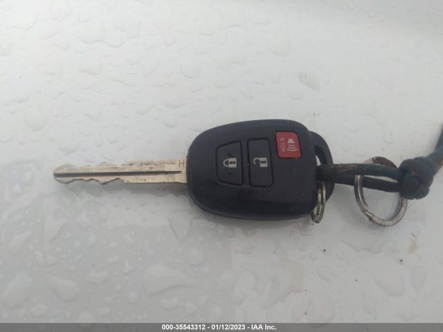 Toyota RAV4 LE 2018 JTMBFREV9JJ189100 Image 3