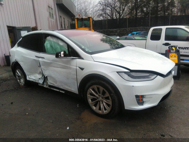 2018 Tesla Model X, VIN: 5YJXCDE21JF100408