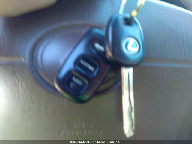 JT8BH28F6V0071070 Lexus LS 400 LUXURY SDN