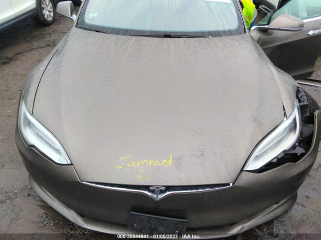 2016 Tesla Model S, VIN: 5YJSA1E2XGF146956